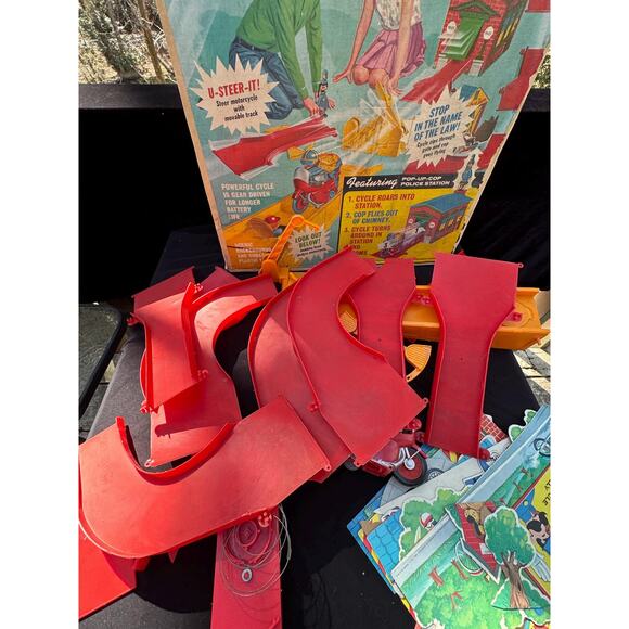 Rare 1966 Transogram CRAZEE CYCLE WACKY Motorcycle Rally Game Set Original Box. - Picture 5 of 16